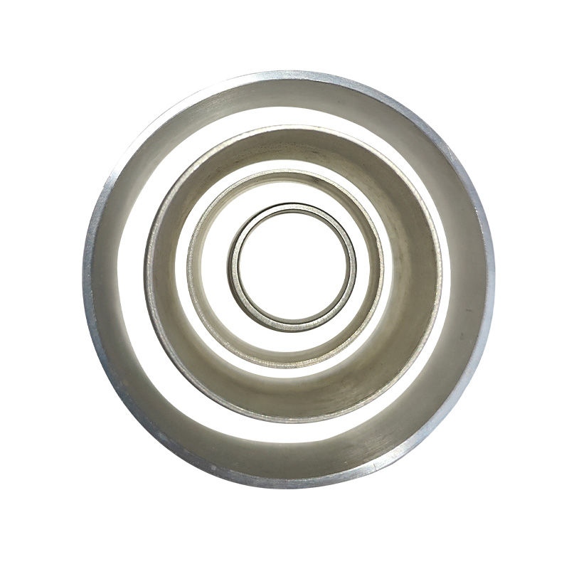 How does the speaker short circuit ring aluminum effectively suppress electromagnetic and intermodulation distortion in loudspeakers?